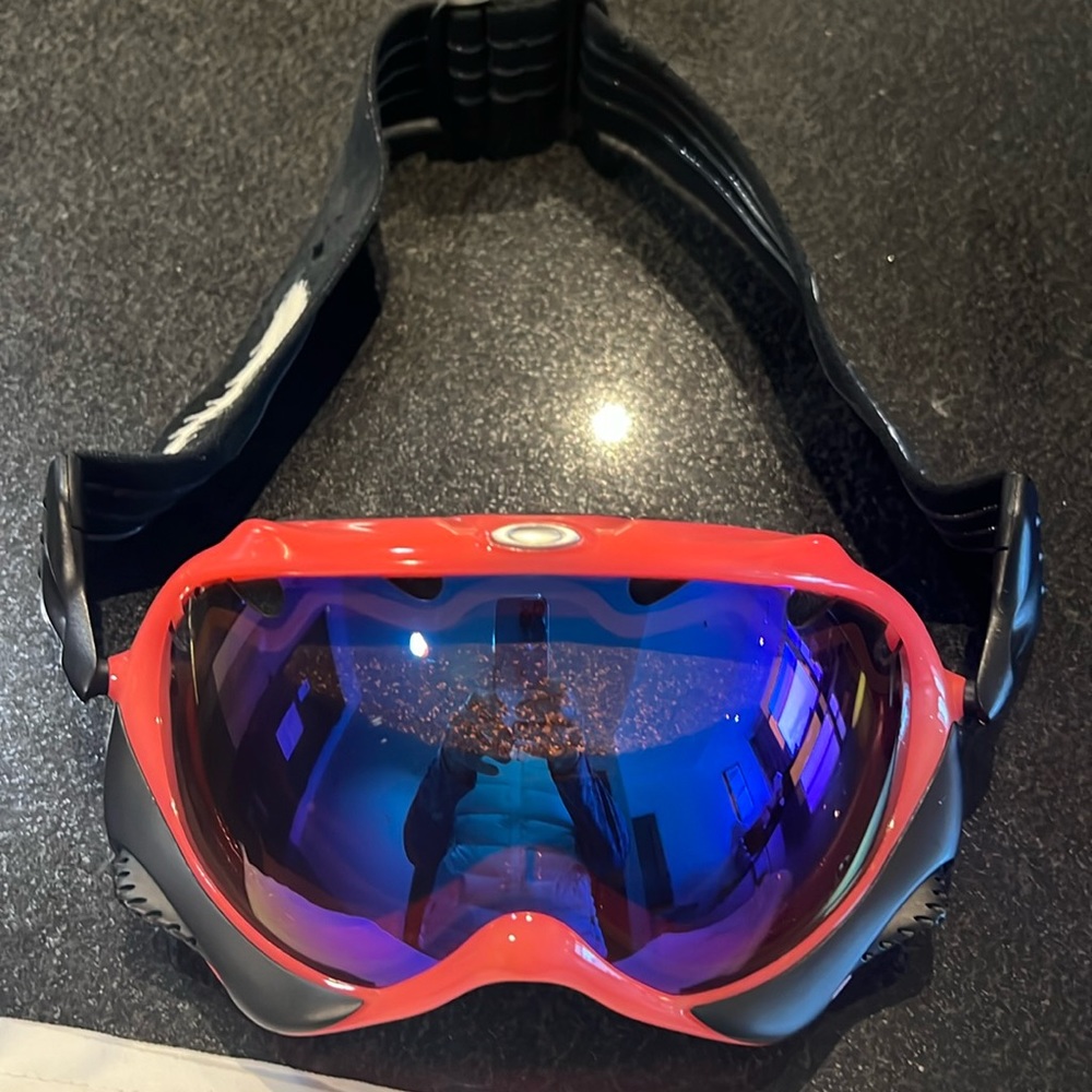 Oakley Pink Goggles Iridium lens’s excellent condition Storage bag included